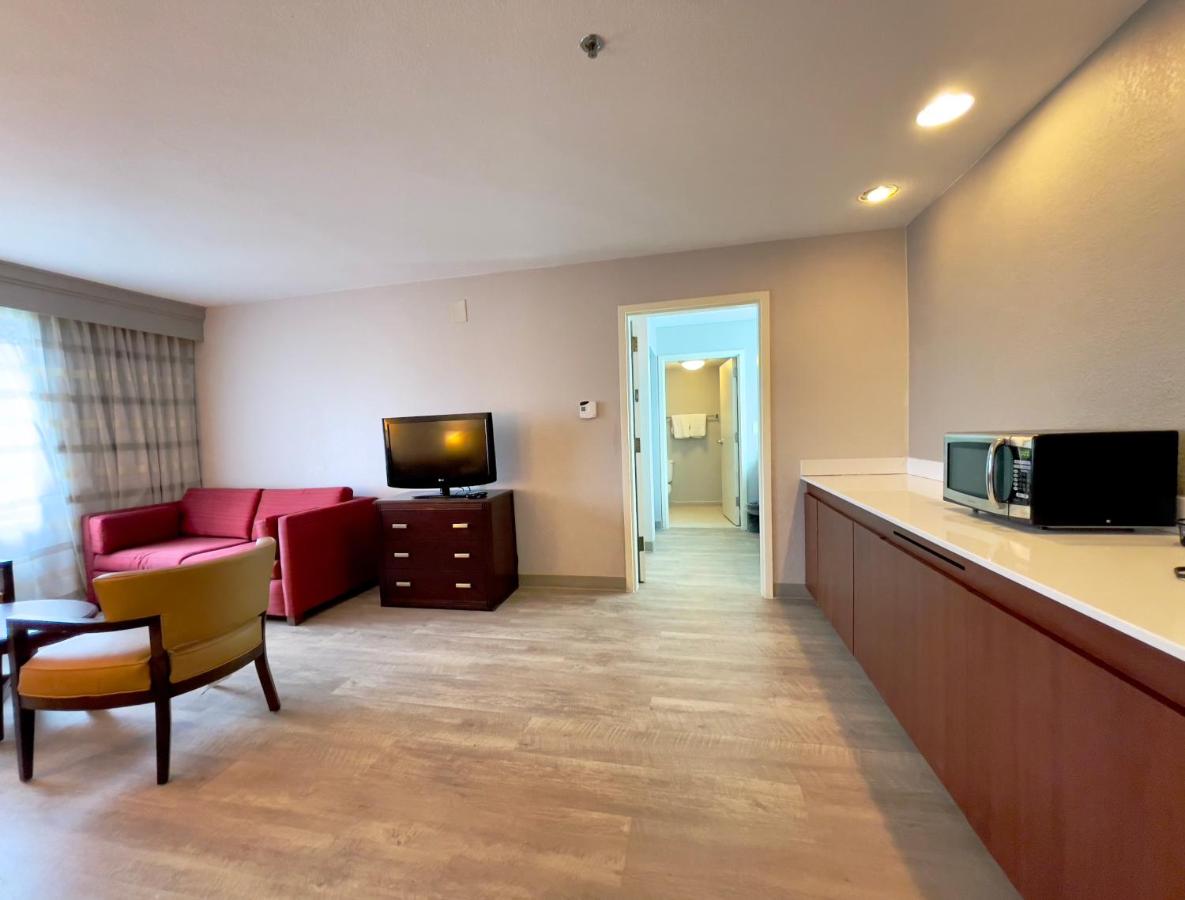 | Longhorn Inn & Suites - Fort Worth Fossil Creek