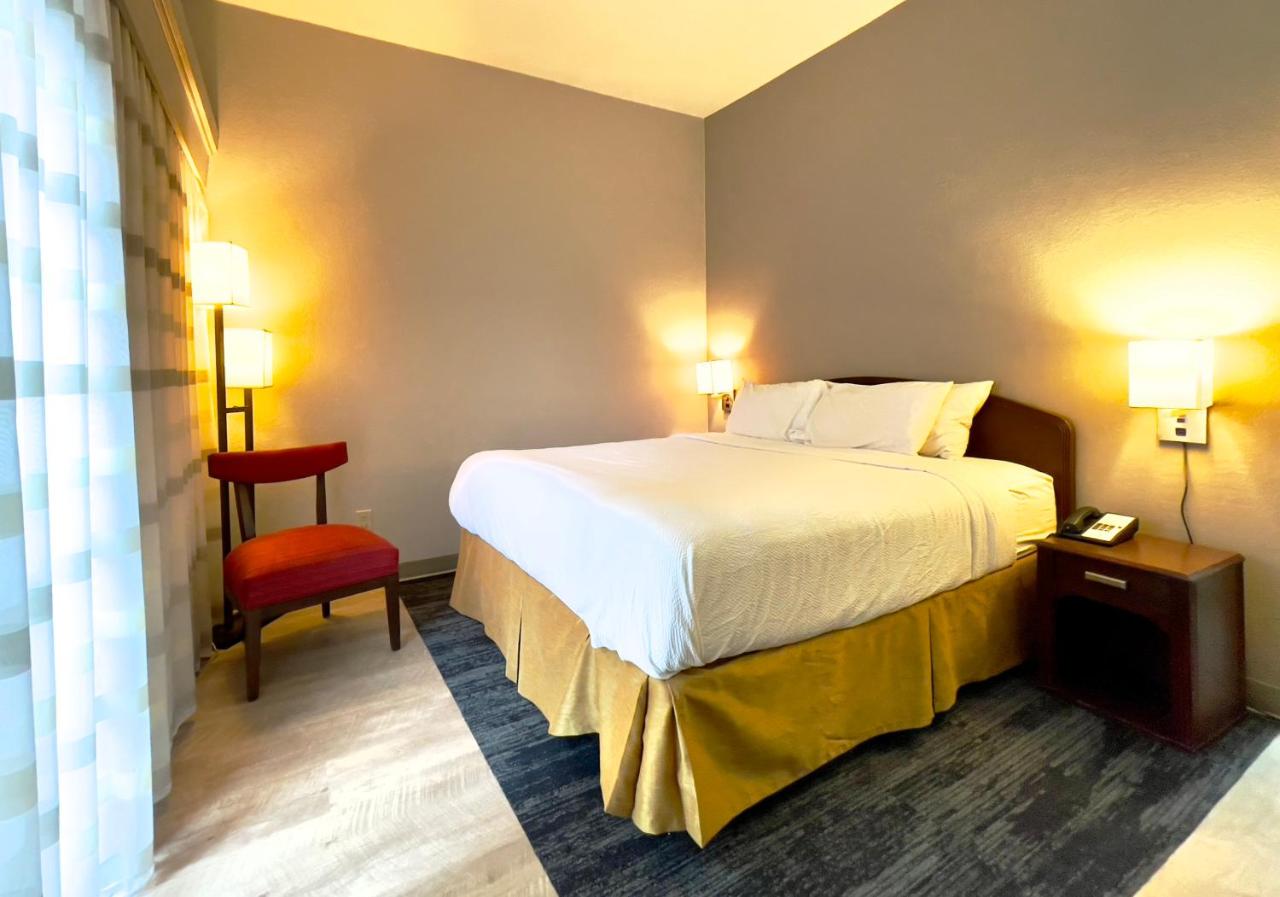 | Longhorn Inn & Suites - Fort Worth Fossil Creek