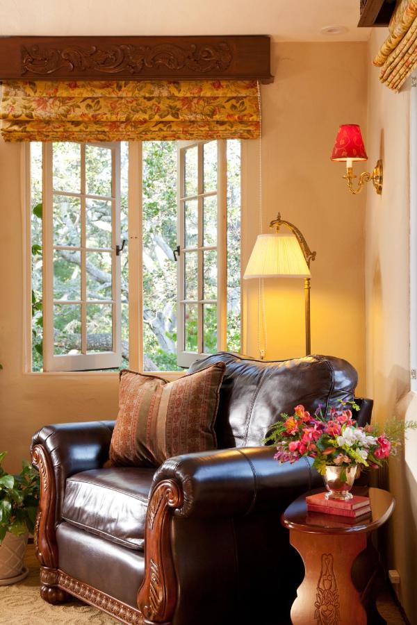 | Old Monterey Inn