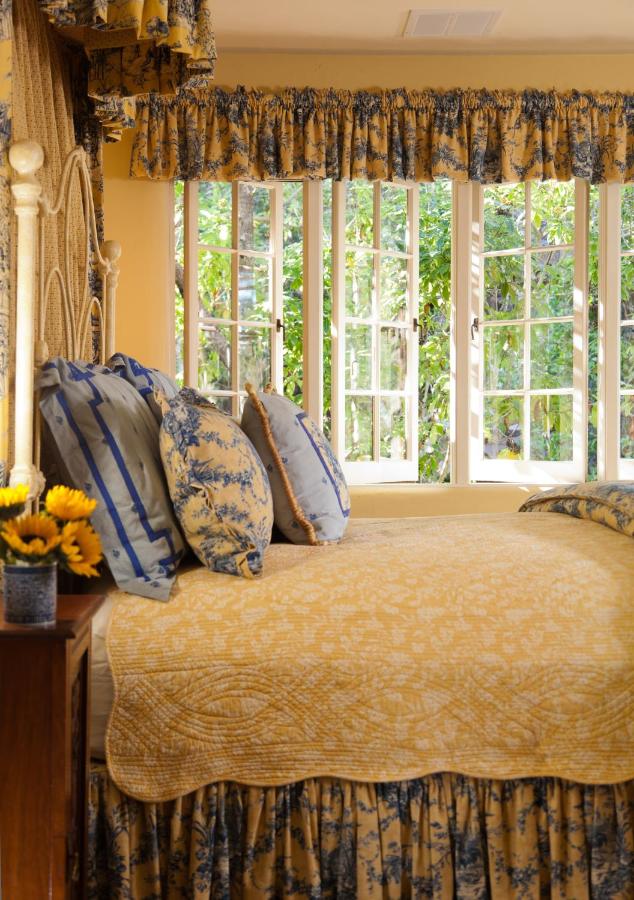 | Old Monterey Inn