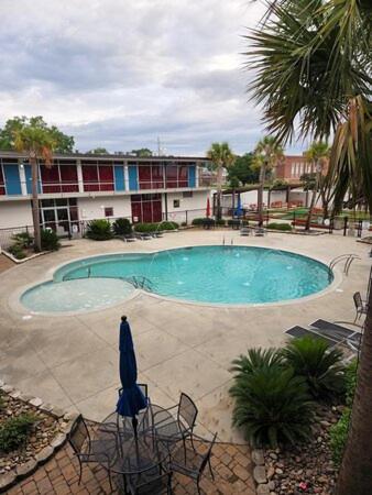 | Mother Earth Motor Lodge