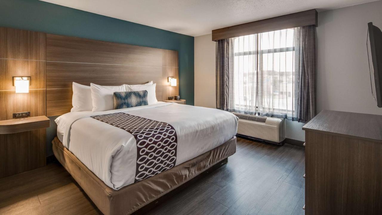 King Suite with Sofa Bed at Best Western Plus Champaign/Urbana Inn