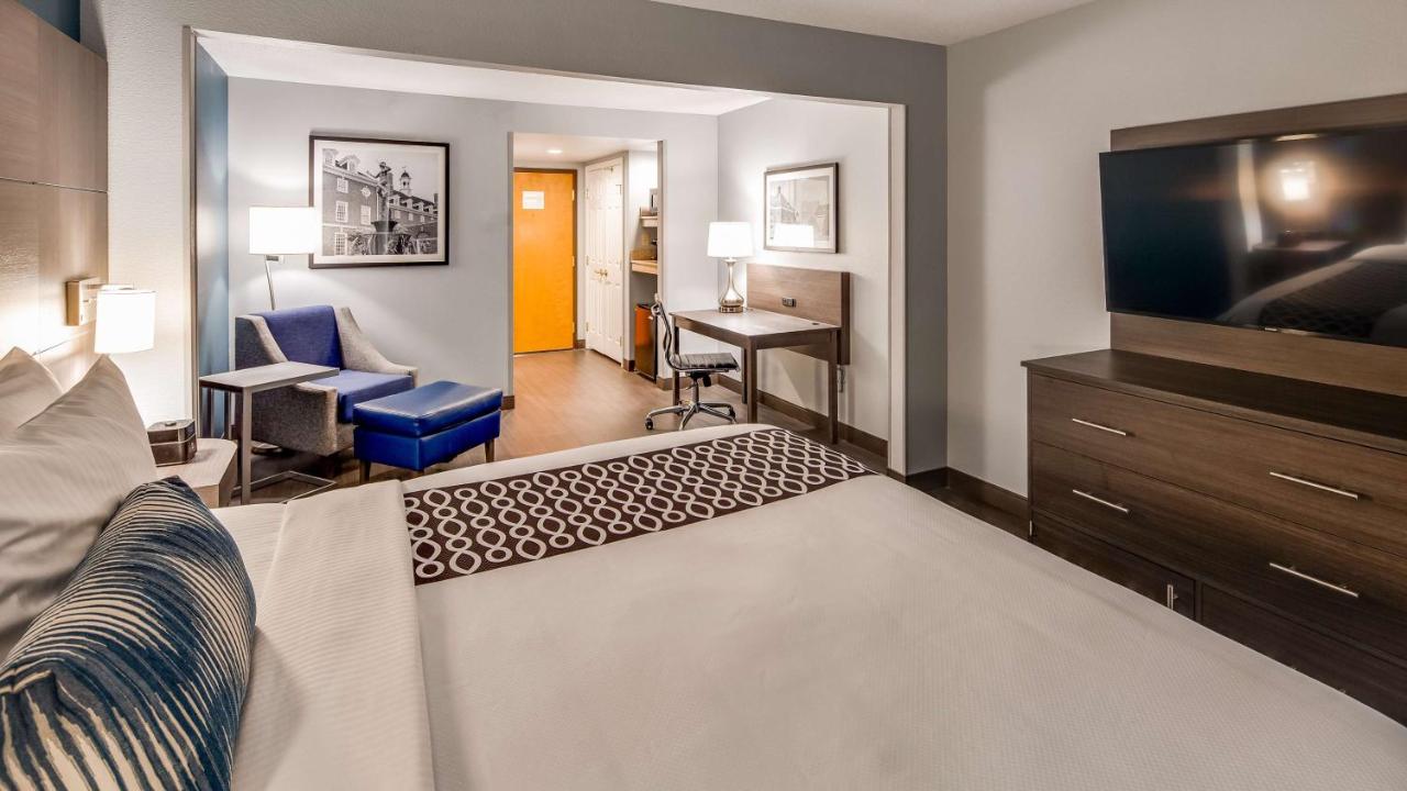 King Room with Mobility Accessible Tub - Pet Friendly at Best Western Plus Champaign/Urbana Inn