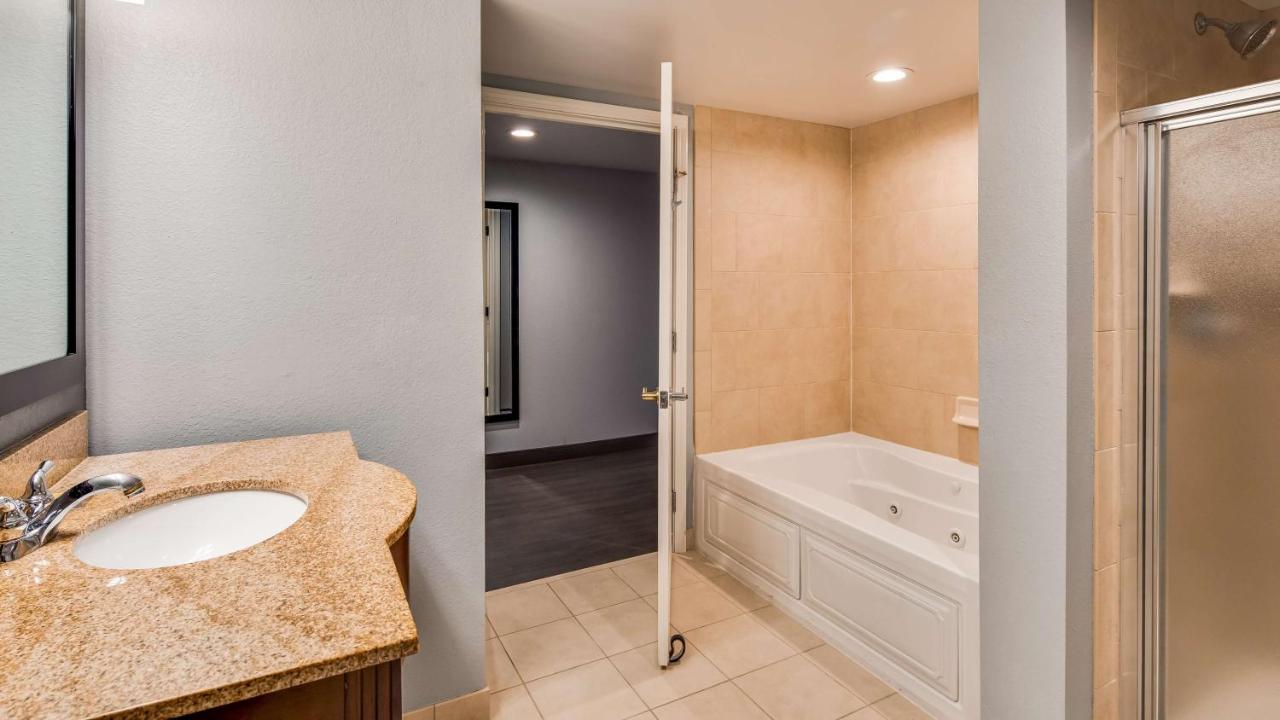 King Suite with Sofa Bed at Best Western Plus Champaign/Urbana Inn