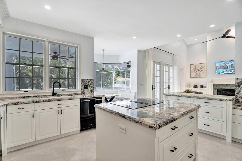  | Historic Hollywood Mansion 5 Minutes to the Beach
