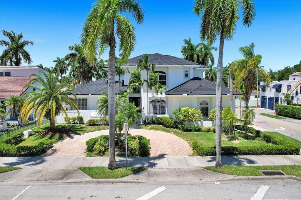 | Historic Hollywood Mansion 5 Minutes to the Beach