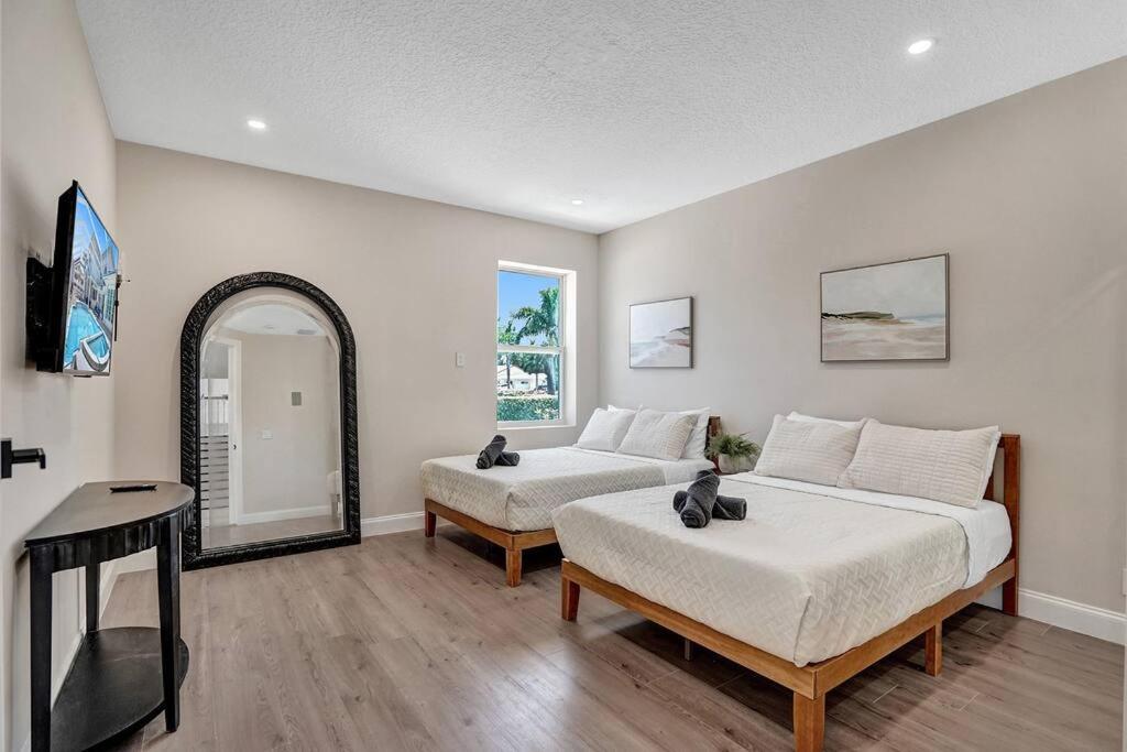 | Historic Hollywood Mansion 5 Minutes to the Beach