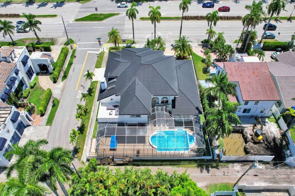| Historic Hollywood Mansion 5 Minutes to the Beach