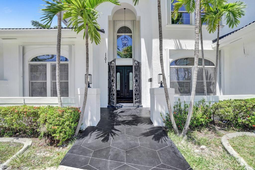 | Historic Hollywood Mansion 5 Minutes to the Beach