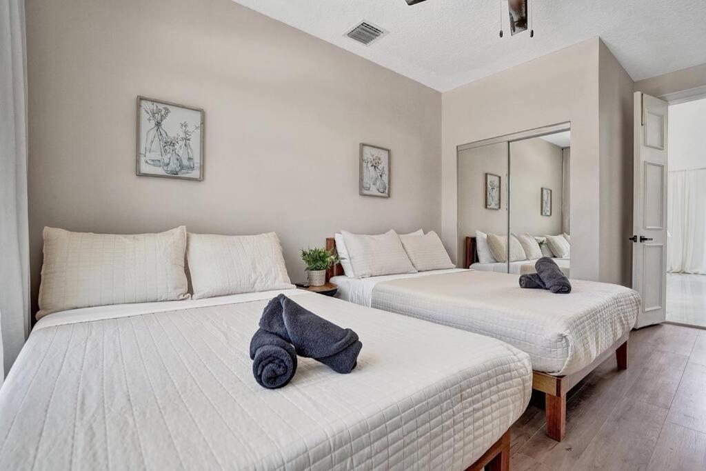 | Historic Hollywood Mansion 5 Minutes to the Beach