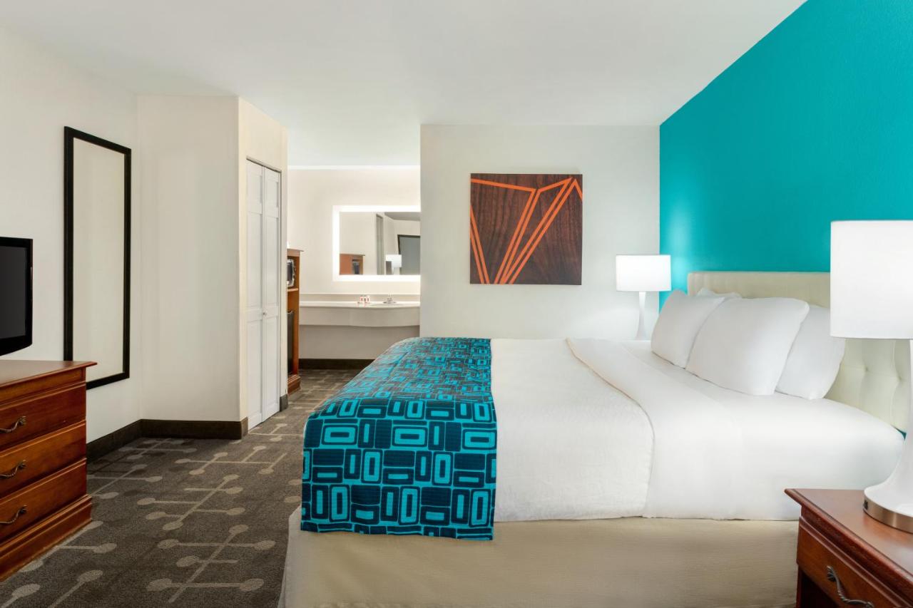 King Room - Non-Smoking at Howard Johnson by Wyndham Chattanooga Lookout Mountain I-24