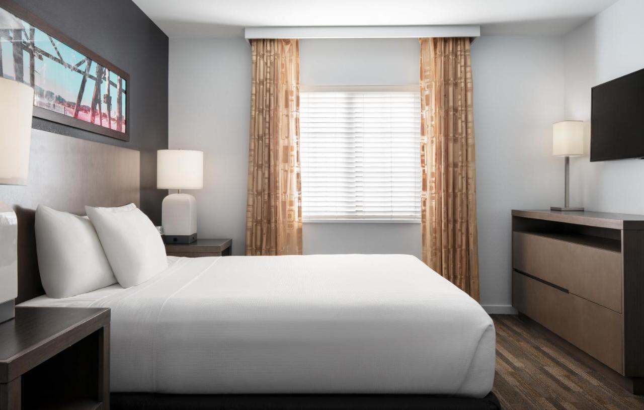 1 Bedroom 1 Queen Disability Access with Tub at Hyatt House Denver Tech Center