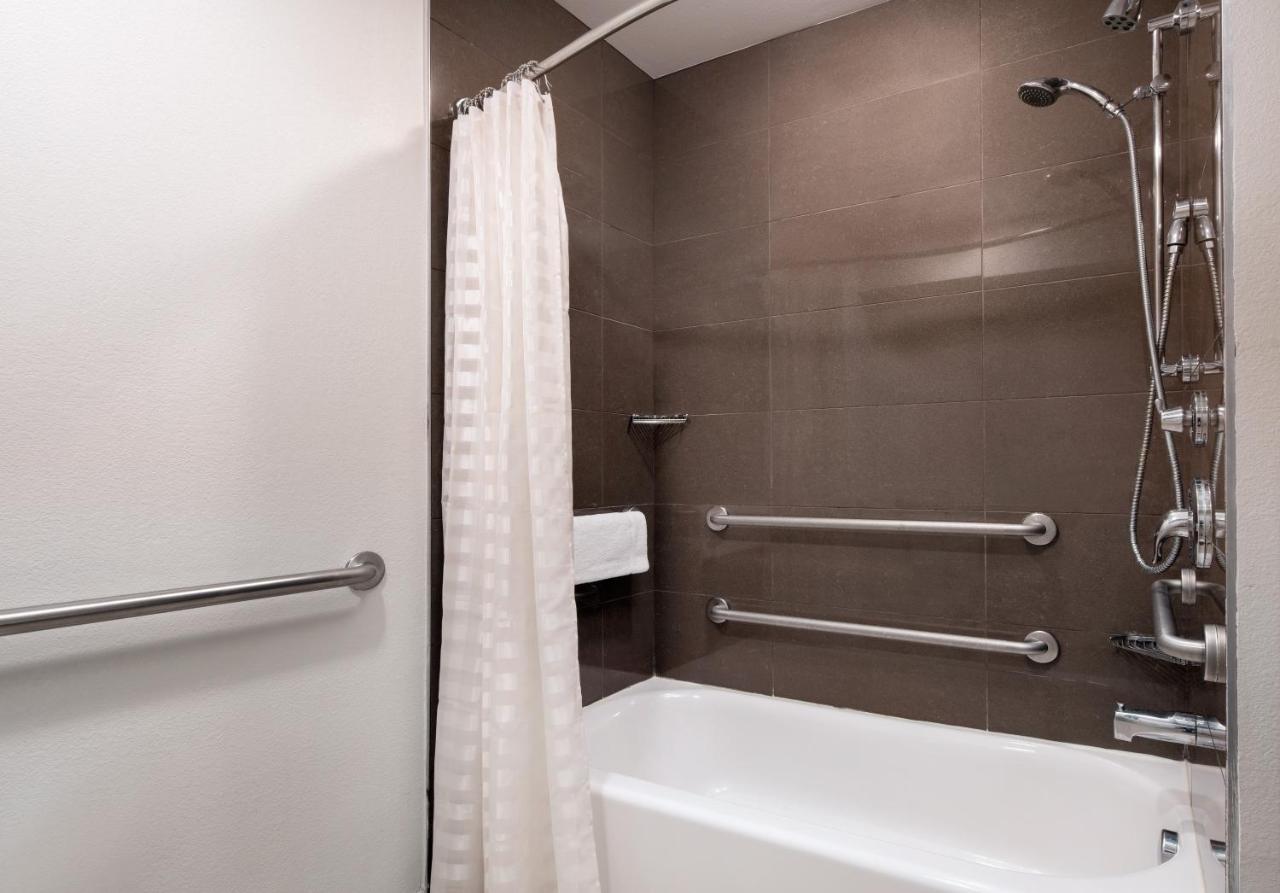 1 Bedroom 1 Queen Disability Access with Tub at Hyatt House Denver Tech Center