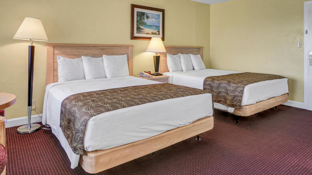 | Page Terrace Beachfront Hotel