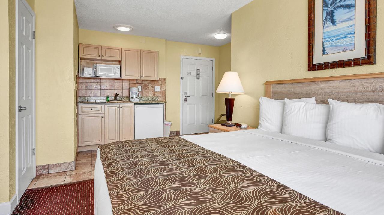 | Page Terrace Beachfront Hotel