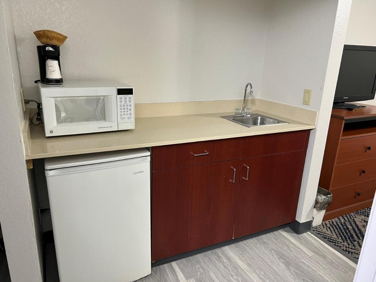 King Suite - Non-Smoking at Baymont by Wyndham Omaha SW