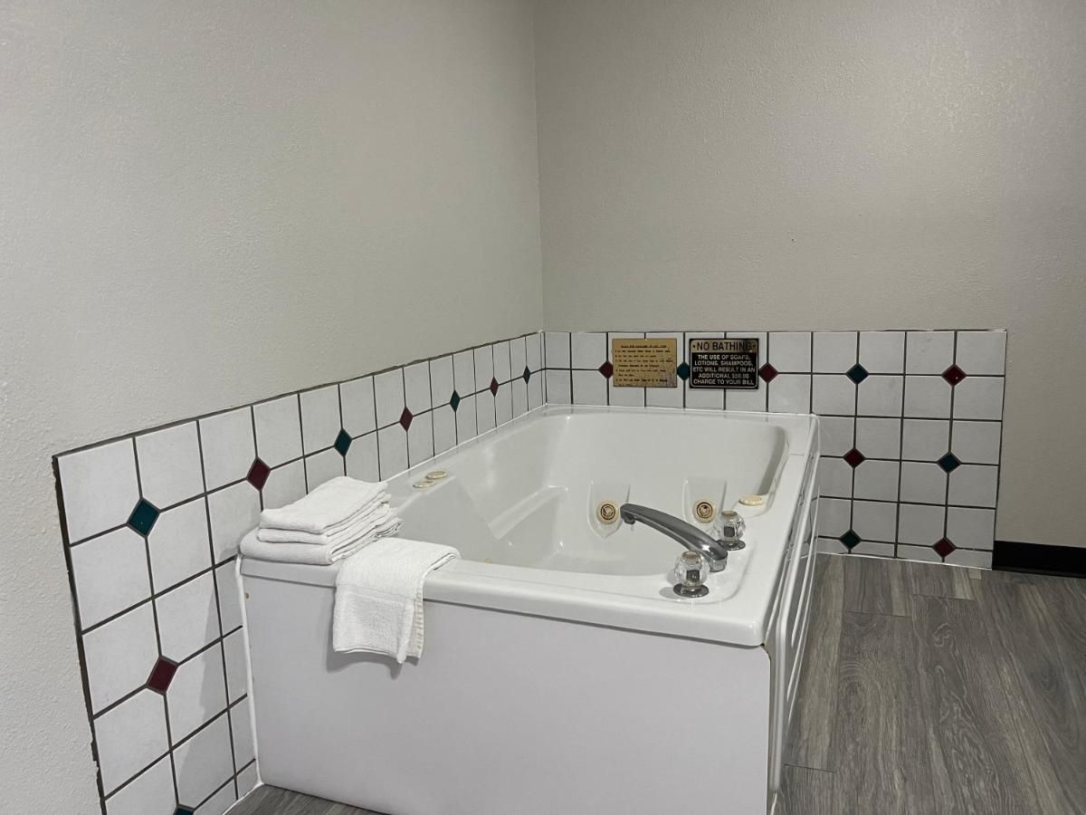 Deluxe King Suite - Non-Smoking at Baymont by Wyndham Omaha SW