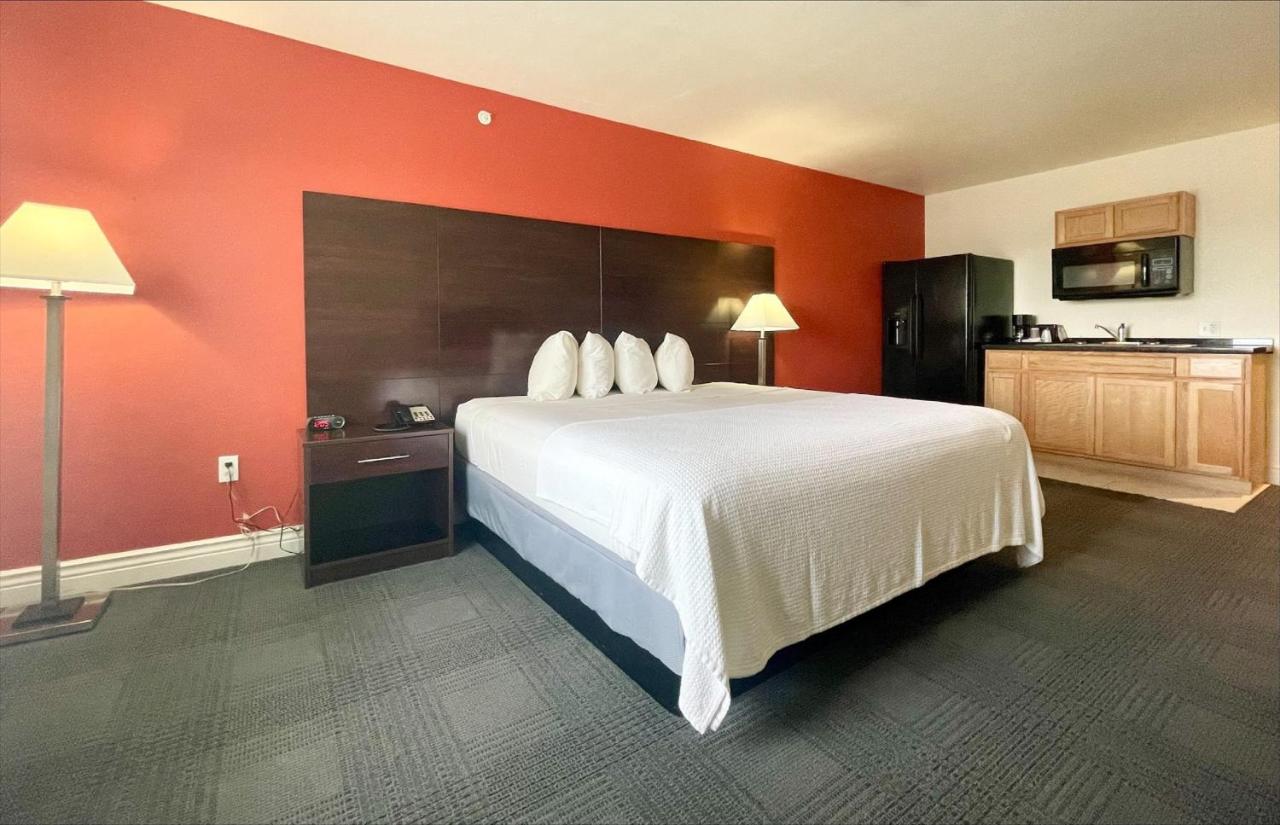 Deluxe King Suite at FairBridge Inn & Suites Cuero