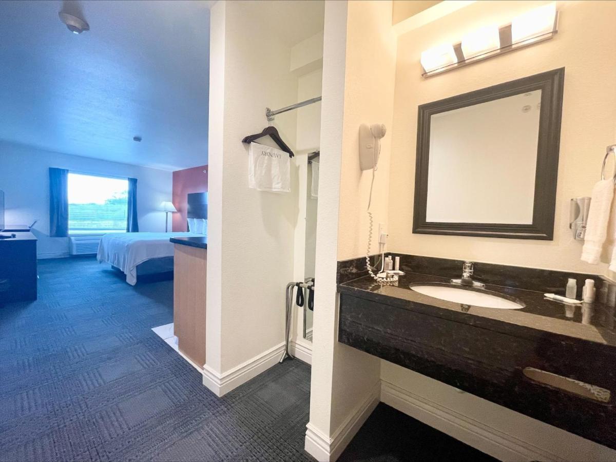 Deluxe King Suite at FairBridge Inn & Suites Cuero
