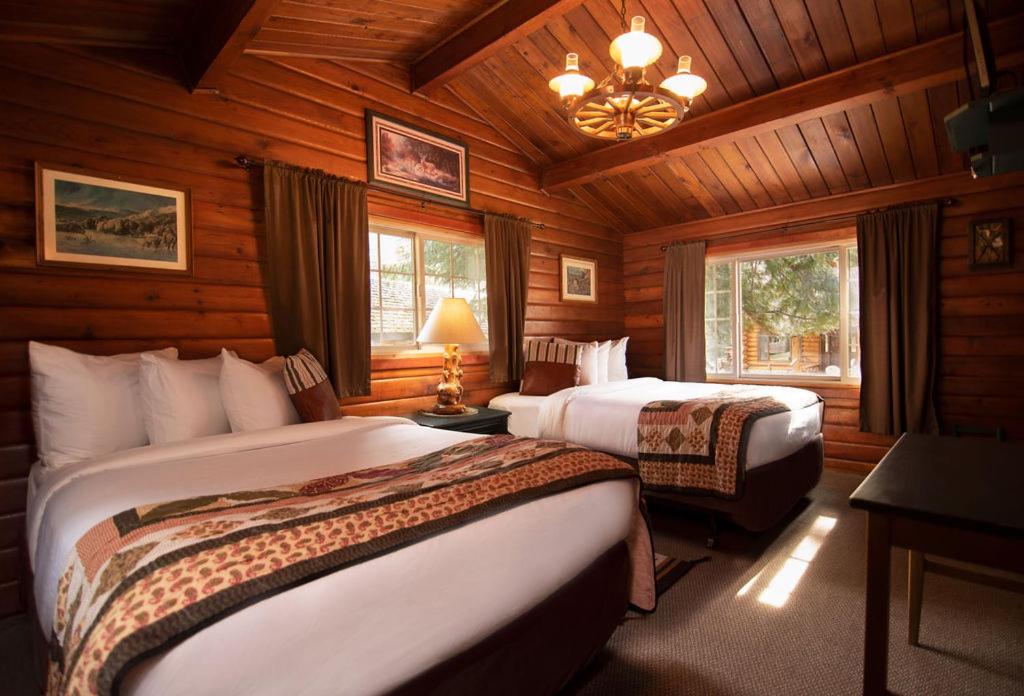 | Lochsa Lodge