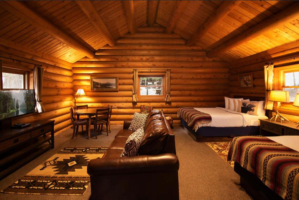 | Lochsa Lodge