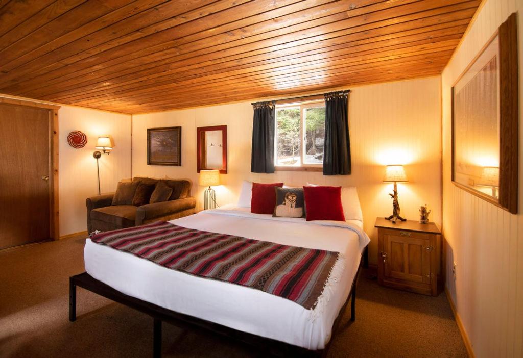 | Lochsa Lodge