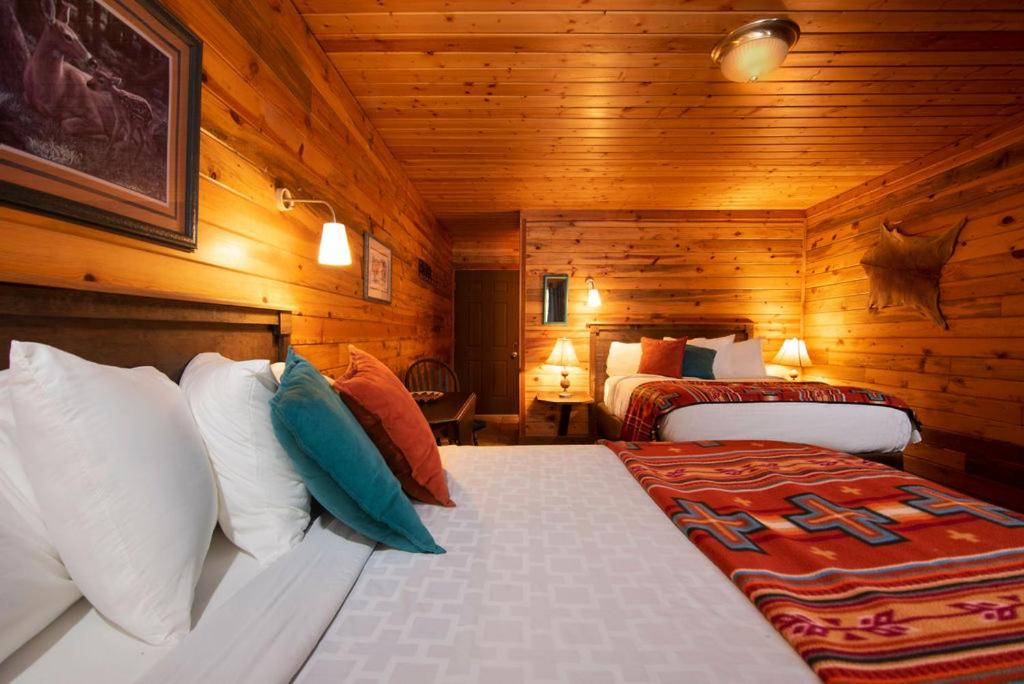 | Lochsa Lodge