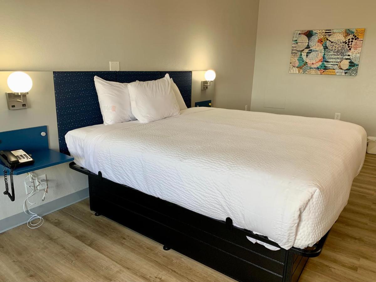 King Room - Non-Smoking at Microtel Inn & Suites by Wyndham Stockbridge/Atlanta I-75