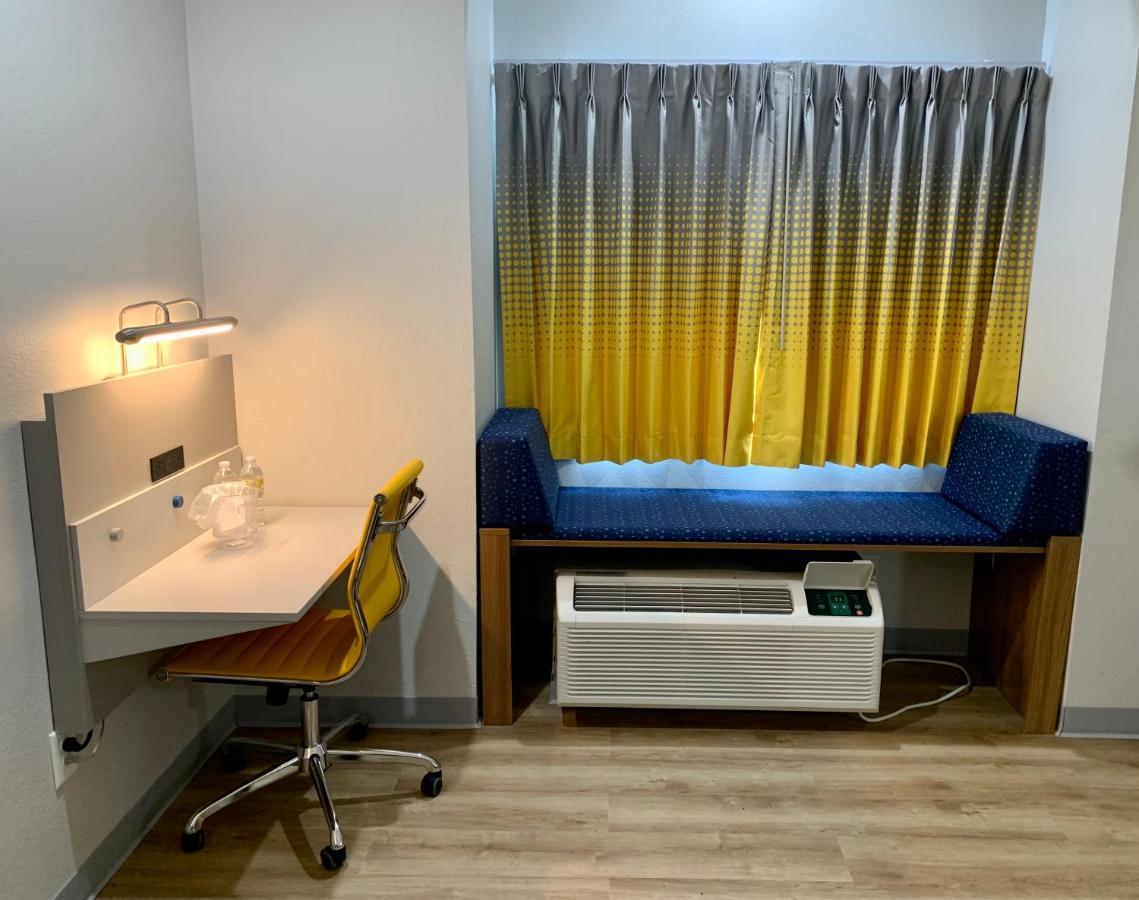 Queen Room - Non-Smoking at Microtel Inn & Suites by Wyndham Stockbridge/Atlanta I-75