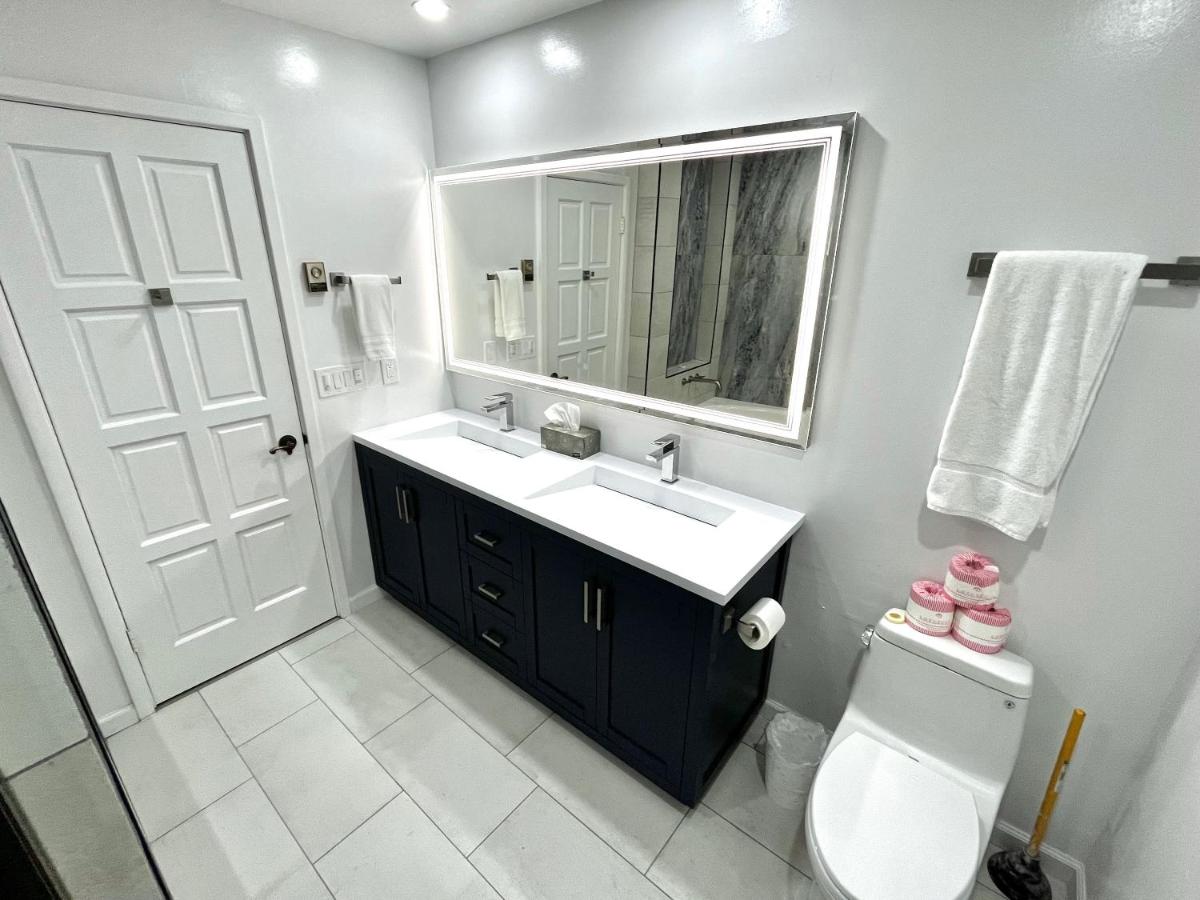 | Modern Hamilton Cove Villa w/golf cart