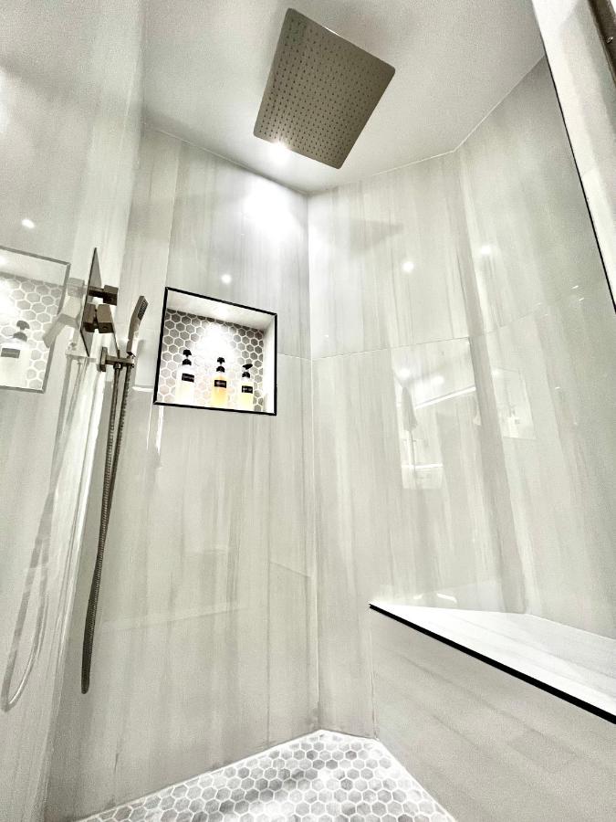| Modern Hamilton Cove Villa w/golf cart