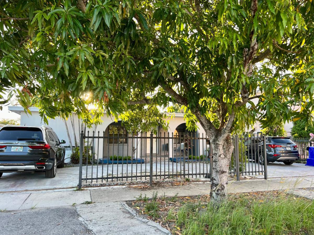 | Coral Gable Studio w/free parking & Wifi