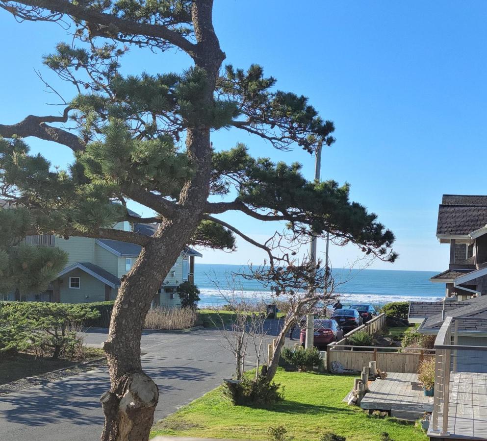 Queen Room with Sea View at Cannon Beach Hotel Collection