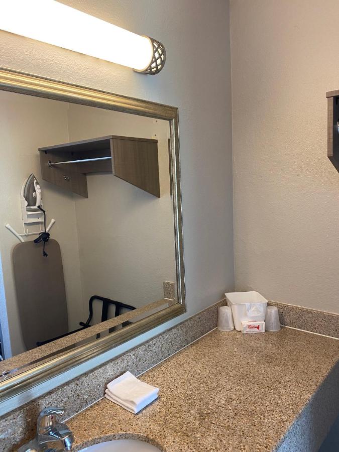 Superior King Room Non-Smoking at Red Roof Inn Vero Beach - I-95