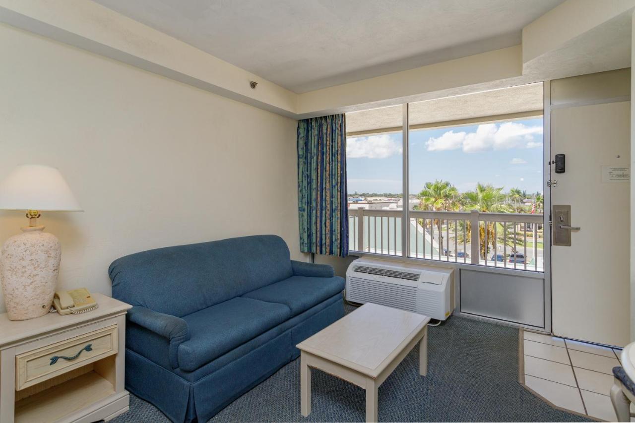  | Relaxing 1-Bedroom Oceanfront Condo With Pool