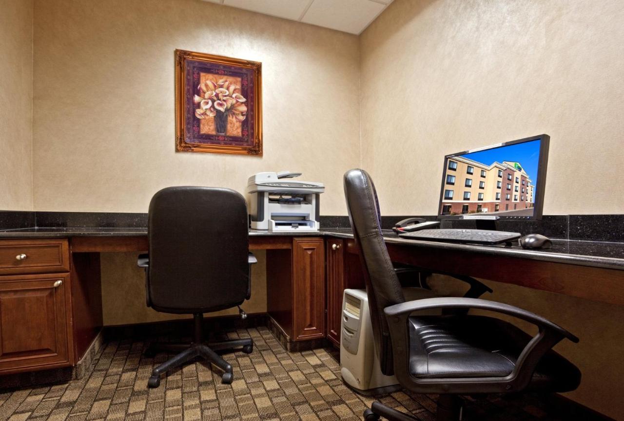  | Holiday Inn Express Hotel & Suites in North East (Erie)