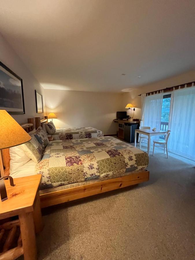 Deluxe Queen Room with Two Queen Beds at River Run Inn