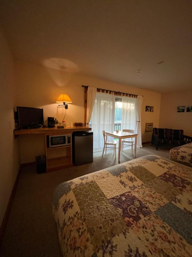 Deluxe Queen Room with Two Queen Beds at River Run Inn