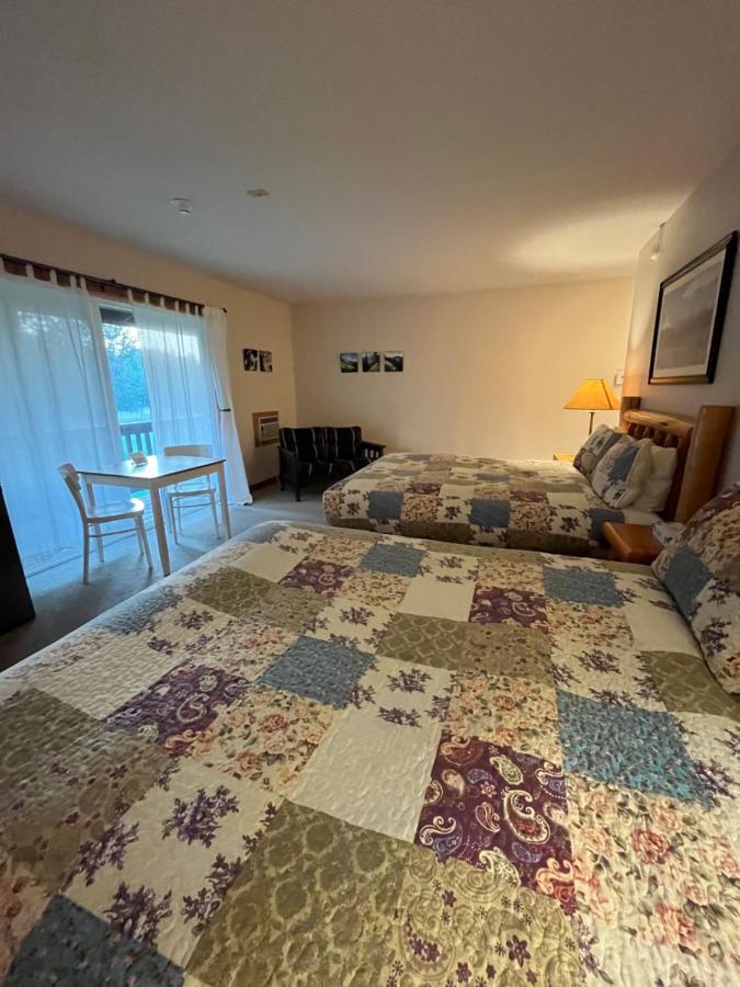 Deluxe Queen Room with Two Queen Beds at River Run Inn