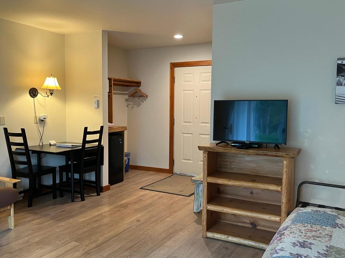 Deluxe Family Room at River Run Inn