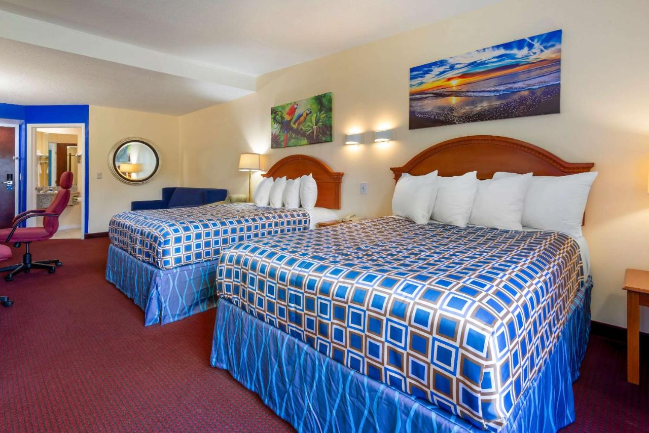 | Rodeway Inn & Suites New Paltz- Hudson Valley