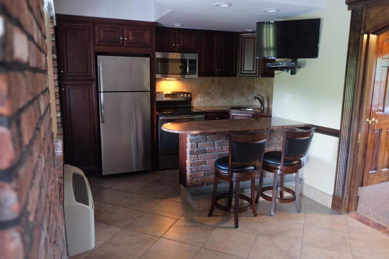 | Chalet Inn & Suites