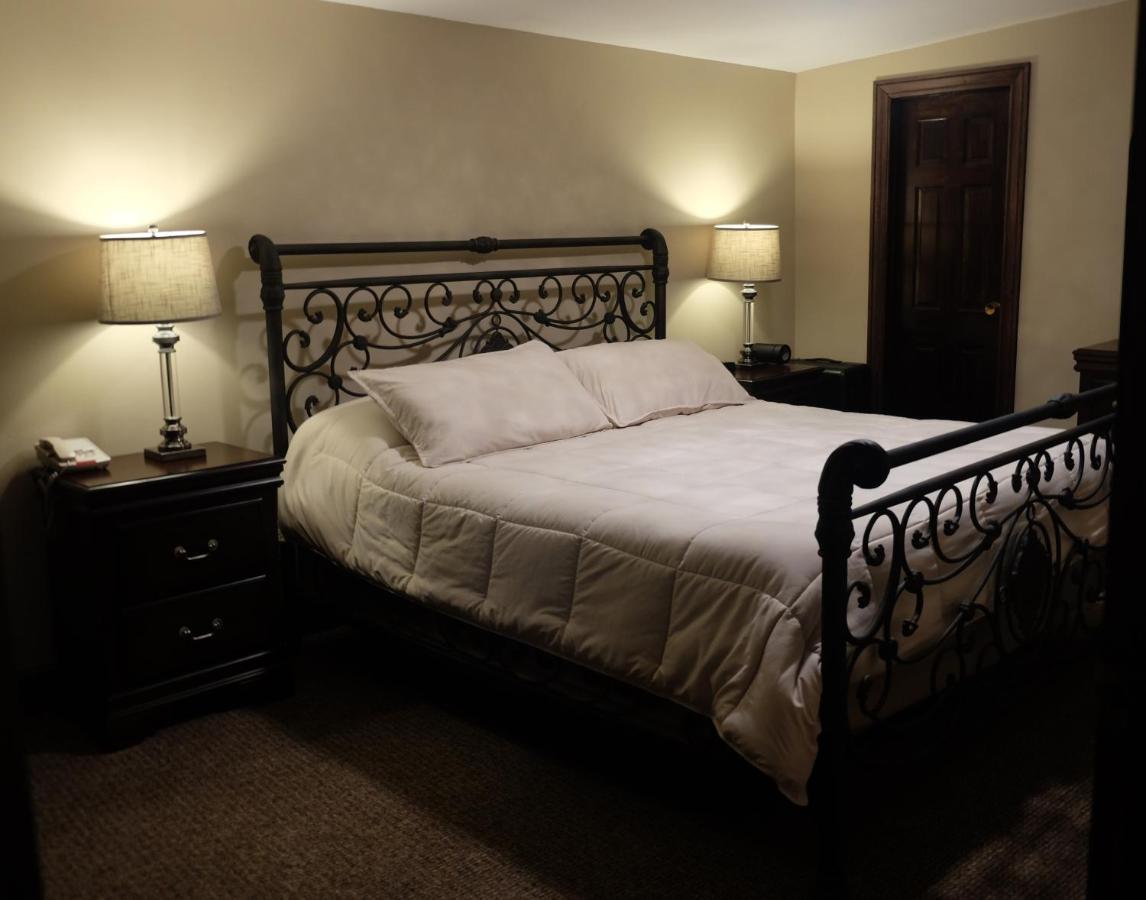 | Chalet Inn & Suites
