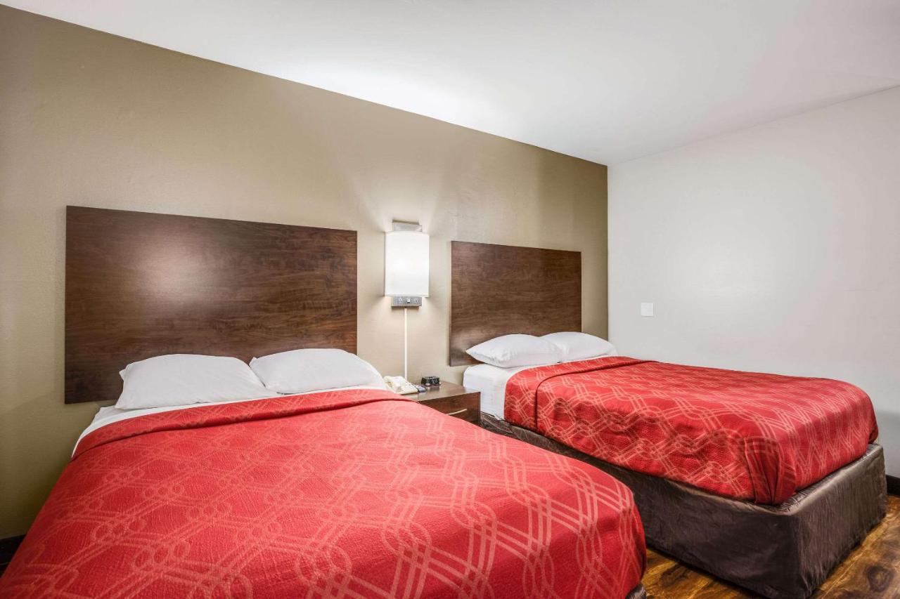 Double Room with Two Double Beds - Accessible/Non-Smoking at Econo Lodge Milwaukee Airport
