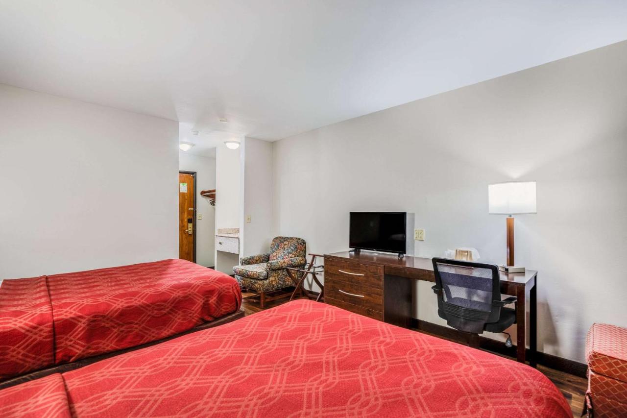 Double Room with Two Double Beds - Accessible/Non-Smoking at Econo Lodge Milwaukee Airport