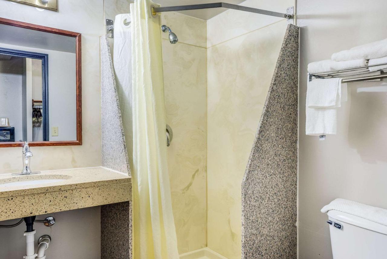 Double Room with Two Double Beds - Non Smoking at Econo Lodge Milwaukee Airport