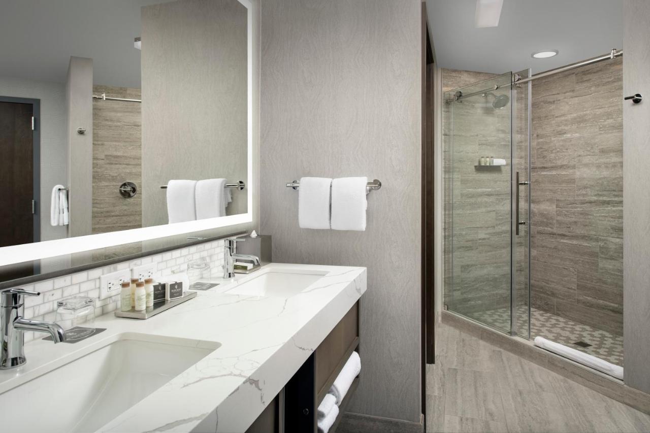  | Silver Cloud Hotel Tacoma at Point Ruston Waterfront