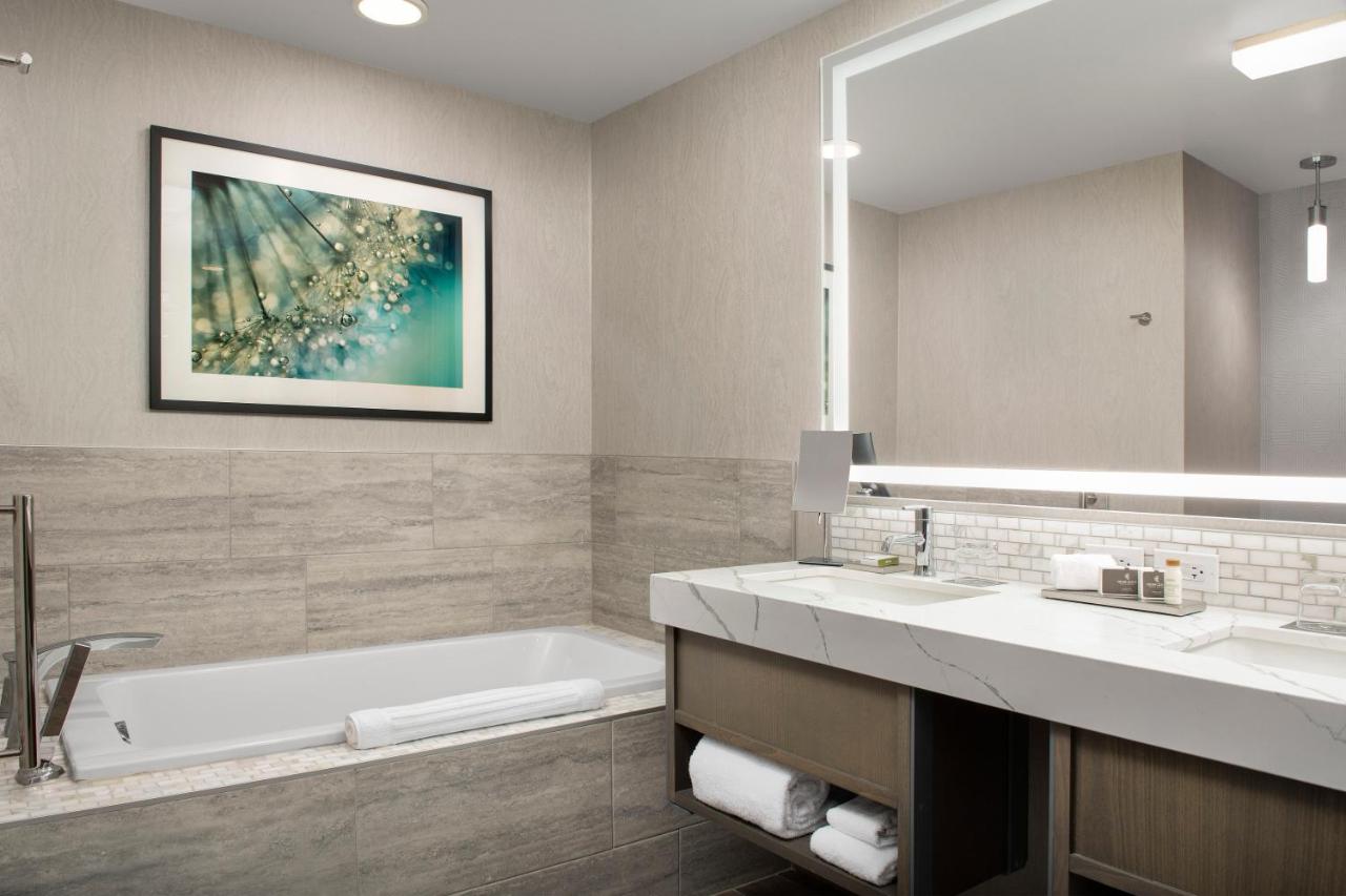  | Silver Cloud Hotel Tacoma at Point Ruston Waterfront