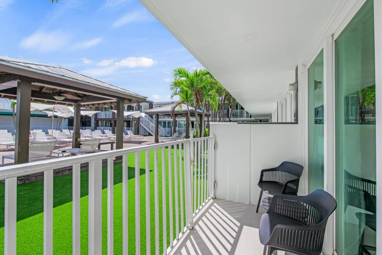 King Room with Pool View at Casey Key Resorts - Mainland