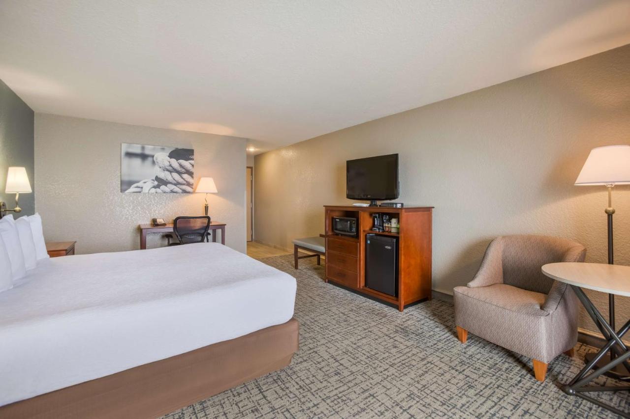 King Room with Balcony - Partial Lake View at Best Western Harbour Pointe Lakefront